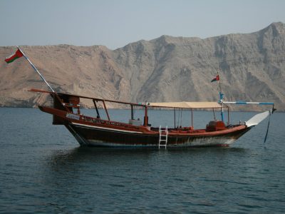 025.Bob McCaffrey, Un bateau sur la péninsule de Musandam, à Oman (c) Wikicommons